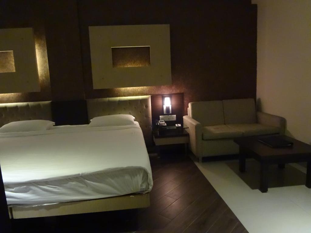 Hotel Capitol Thane Quarto foto