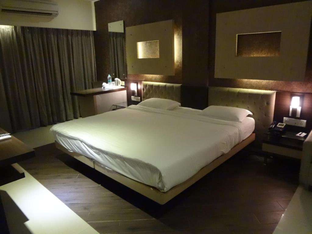 Hotel Capitol Thane Quarto foto