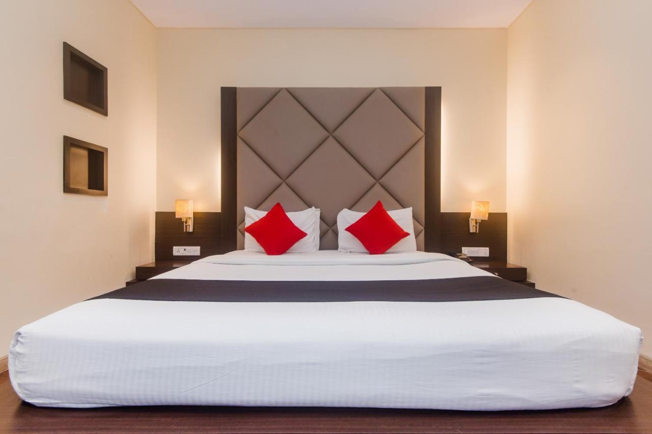 Hotel Capitol Thane Exterior foto